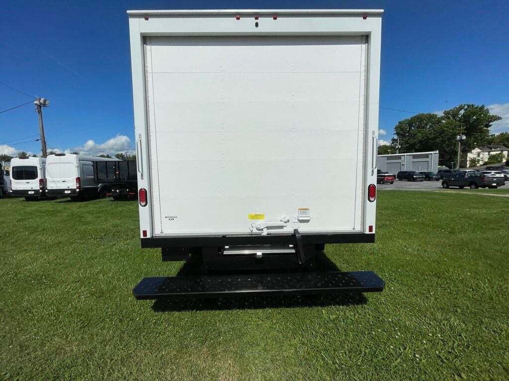 2024 Ford E-Series E-450 SD