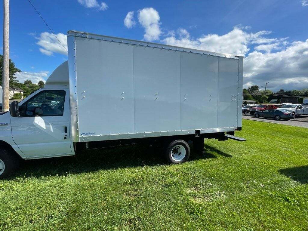 2024 Ford E-Series E-450 SD