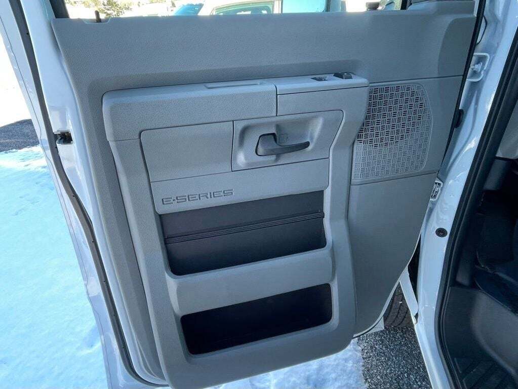 2024 Ford E-Series E-450 SD