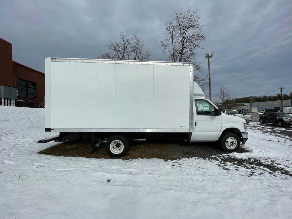 2024 Ford E-Series E-450 SD