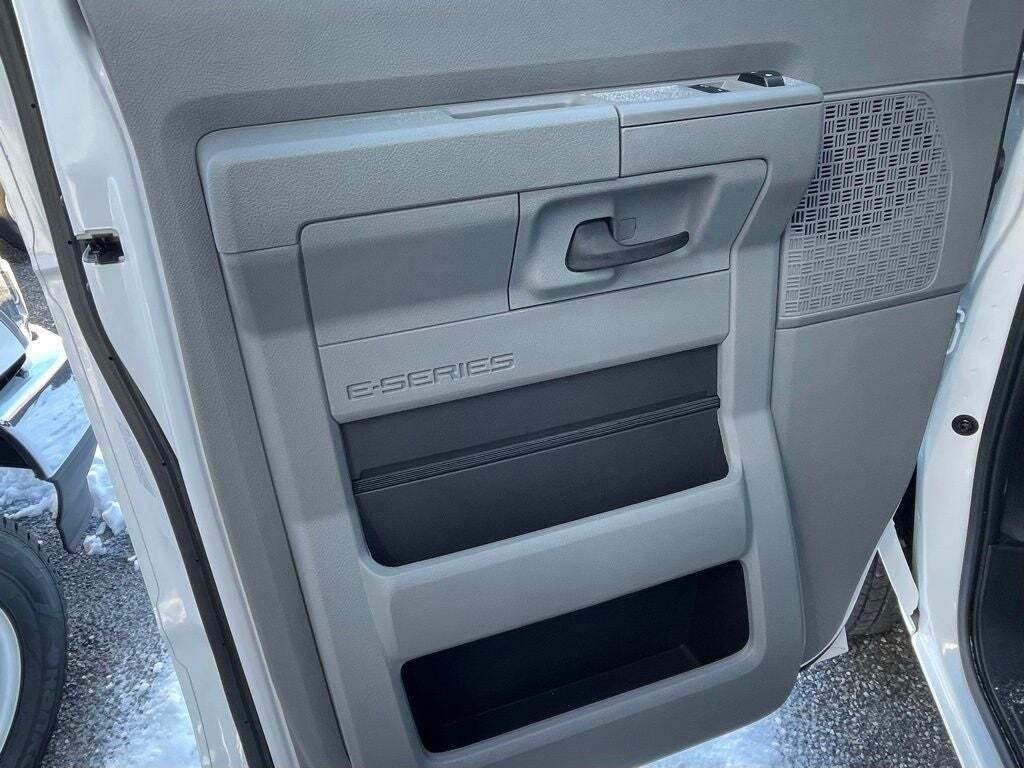 2024 Ford E-Series E-450 SD