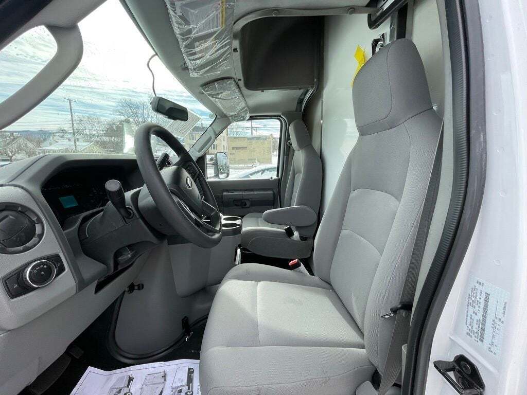 2024 Ford E-Series E-450 SD