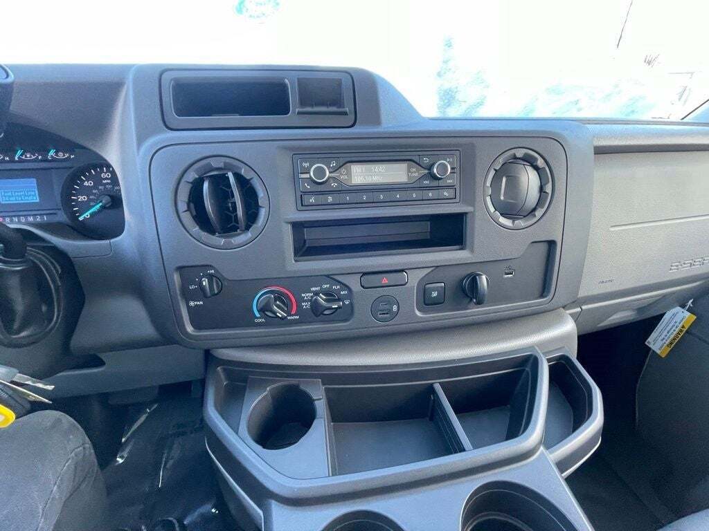 2024 Ford E-Series E-450 SD