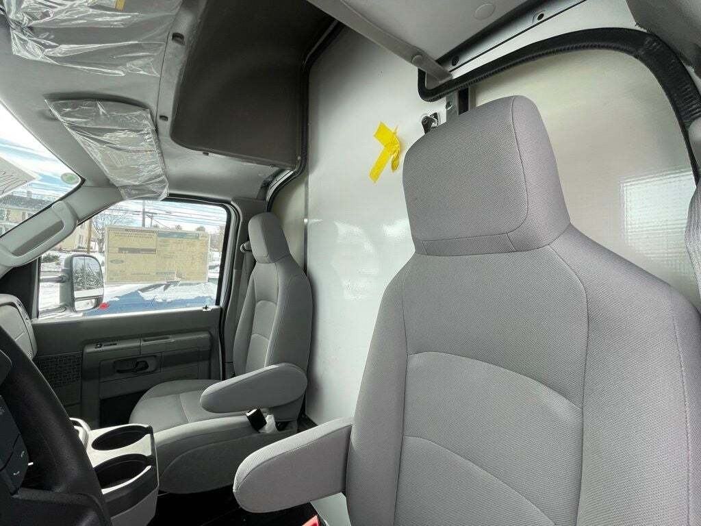 2024 Ford E-Series E-450 SD
