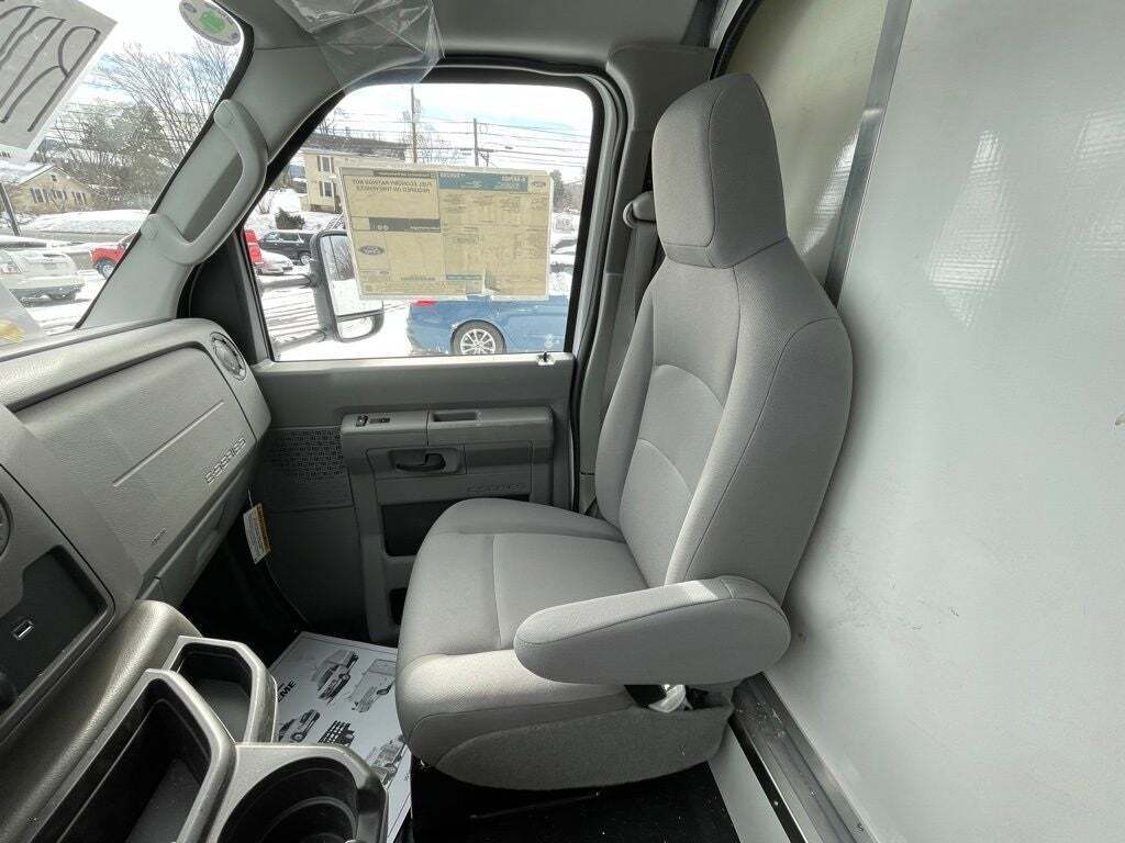 2024 Ford E-Series E-450 SD
