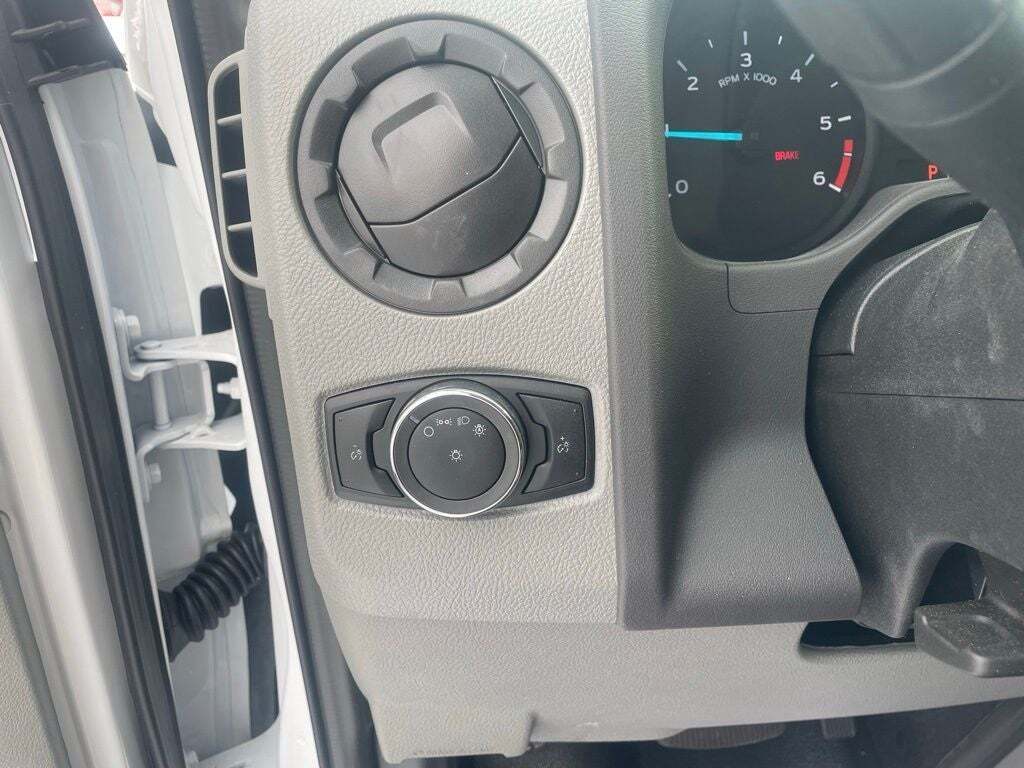 2024 Ford E-Series E-450 SD