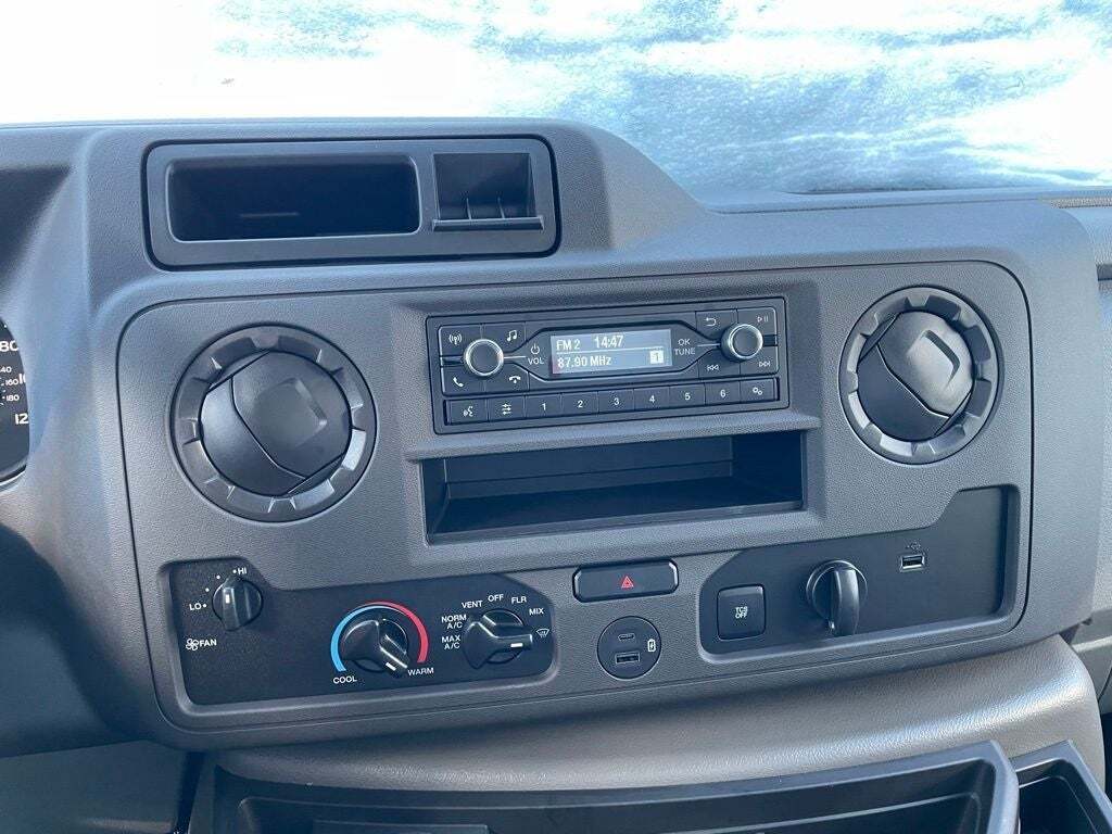 2024 Ford E-Series E-450 SD