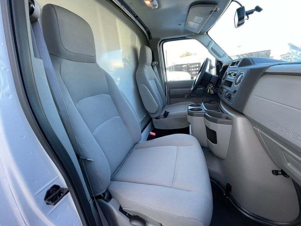 2024 Ford E-Series E-450 SD