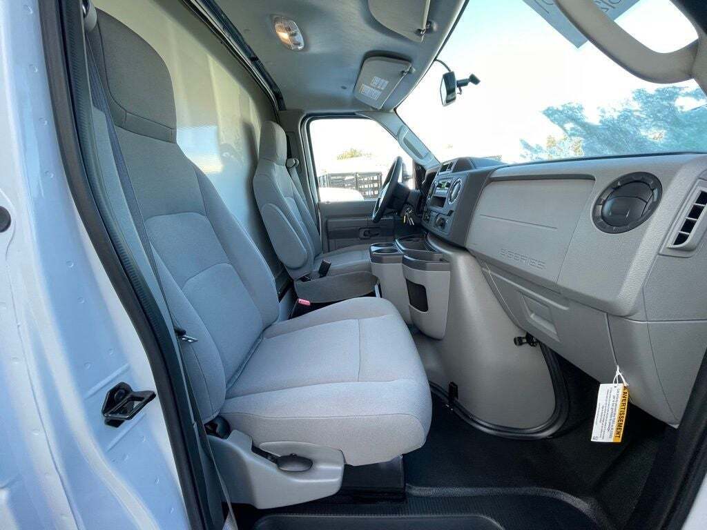 2024 Ford E-Series E-450 SD