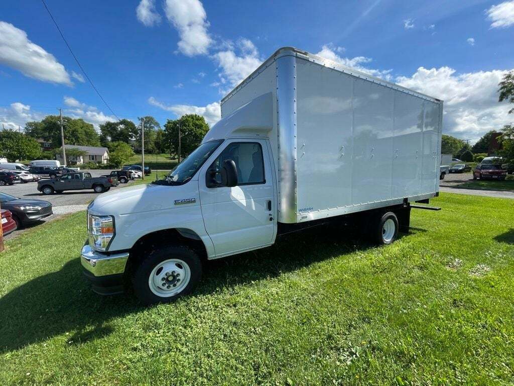 2024 Ford E-Series E-450 SD