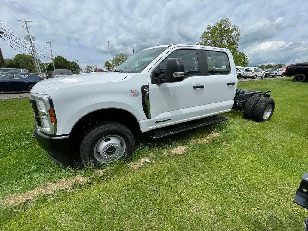 2025 Ford F-350 Super Duty XL