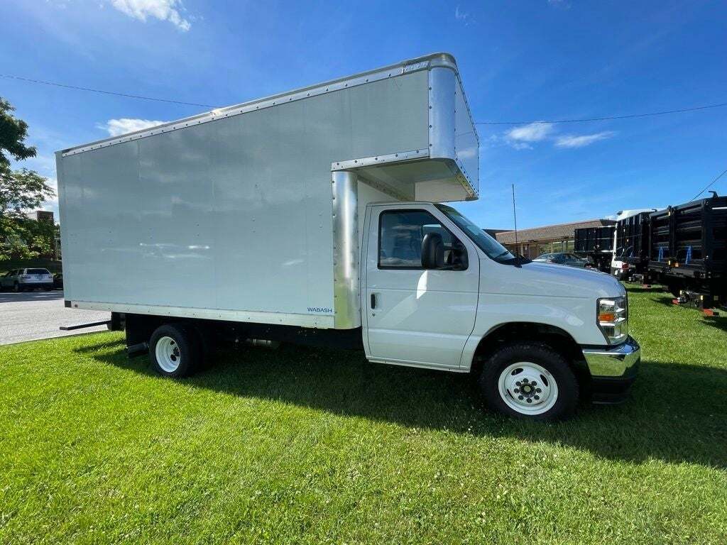 2024 Ford E-Series E-450 SD