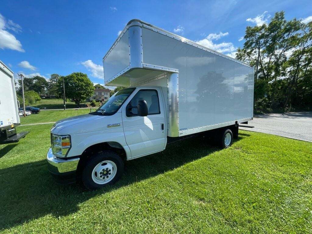 2024 Ford E-Series E-450 SD
