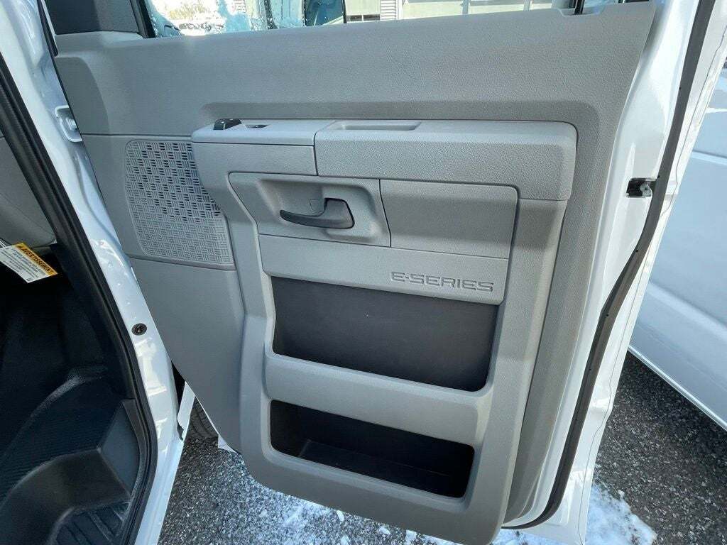 2024 Ford E-Series E-450 SD