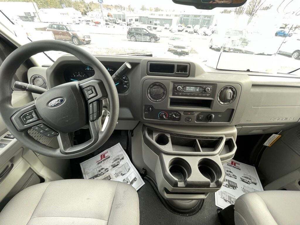 2024 Ford E-Series E-450 SD