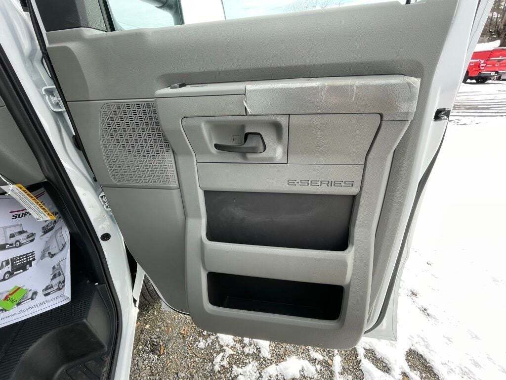 2024 Ford E-Series E-450 SD