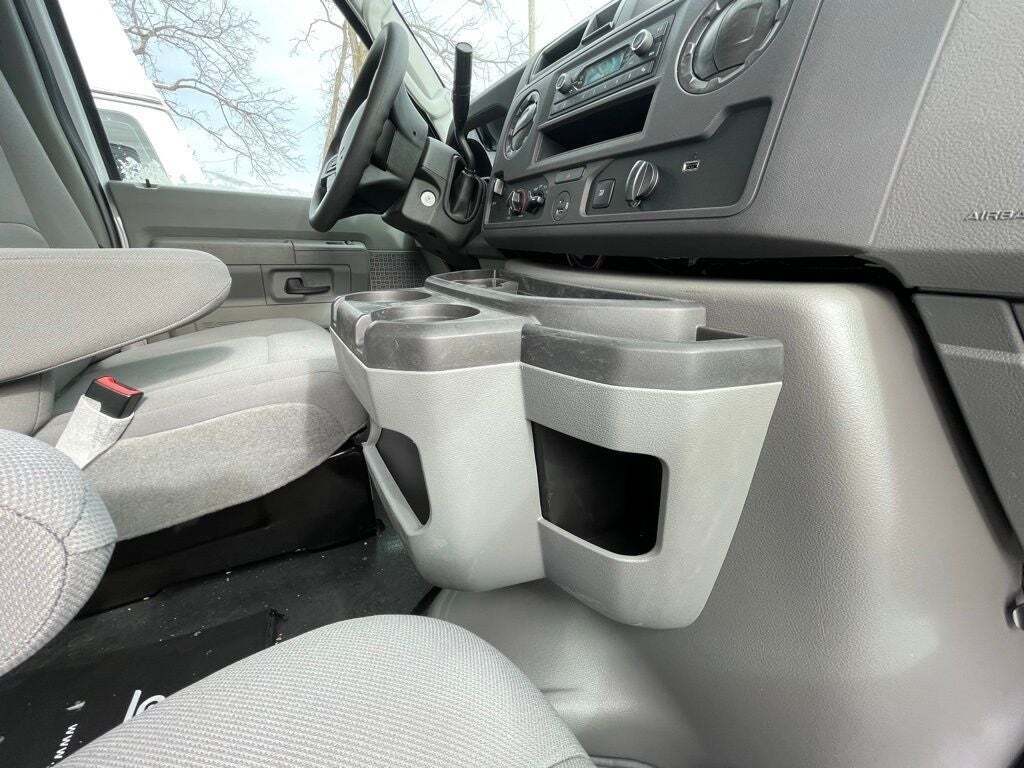 2024 Ford E-Series E-450 SD