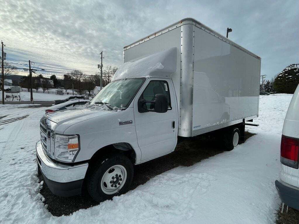 2024 Ford E-Series E-450 SD