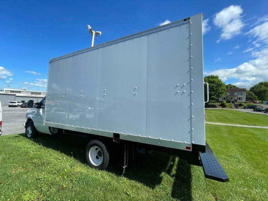 2024 Ford E-Series E-450 SD