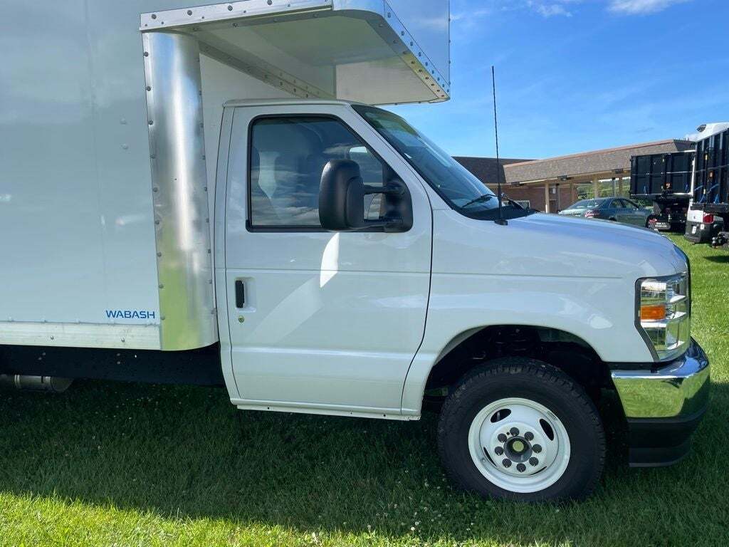 2024 Ford E-Series E-450 SD