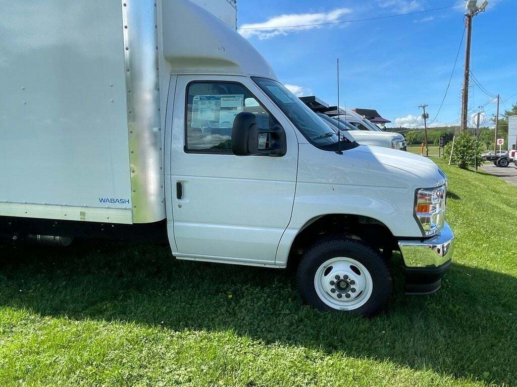 2024 Ford E-Series E-450 SD