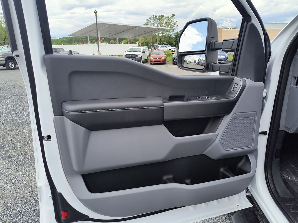 2025 Ford F-350 Super Duty XL