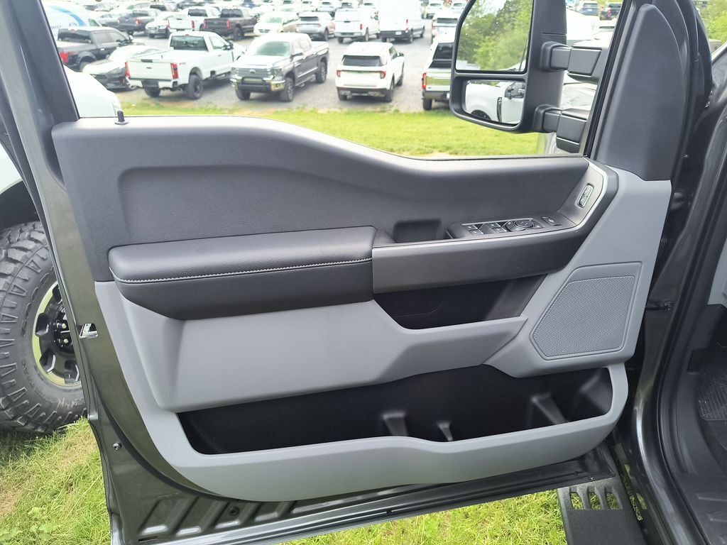 2025 Ford F-350 Super Duty XLT