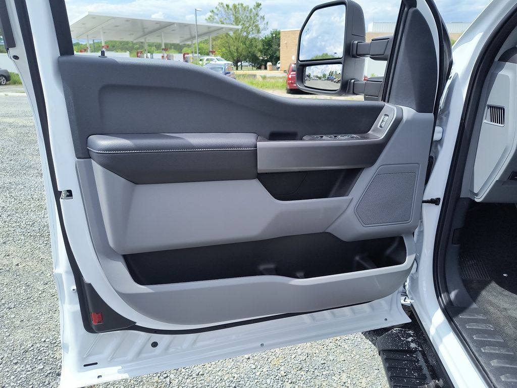 2025 Ford F-350 Super Duty XL