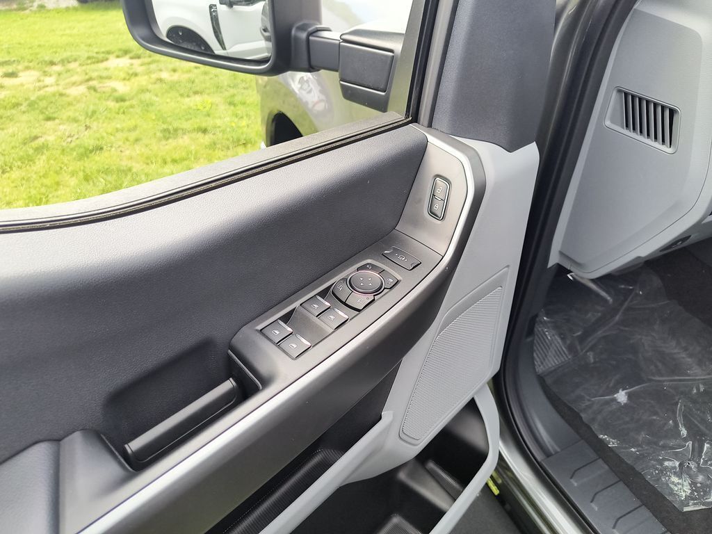 2025 Ford F-350 Super Duty XLT