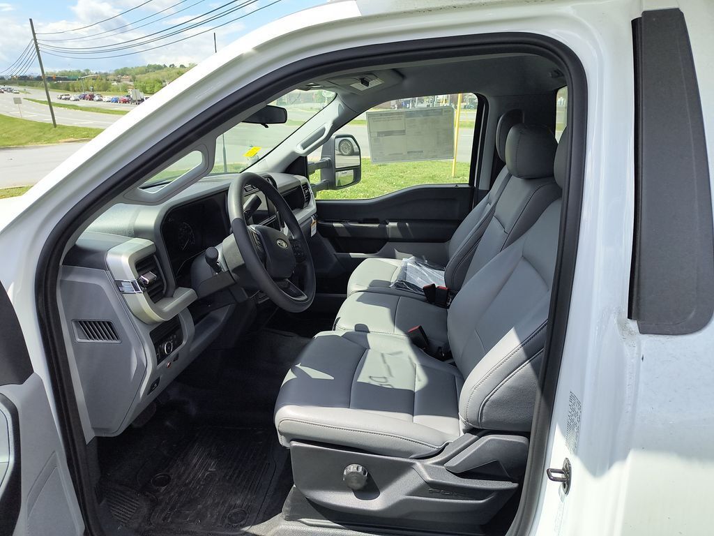 2023 Ford F-550 Super Duty 