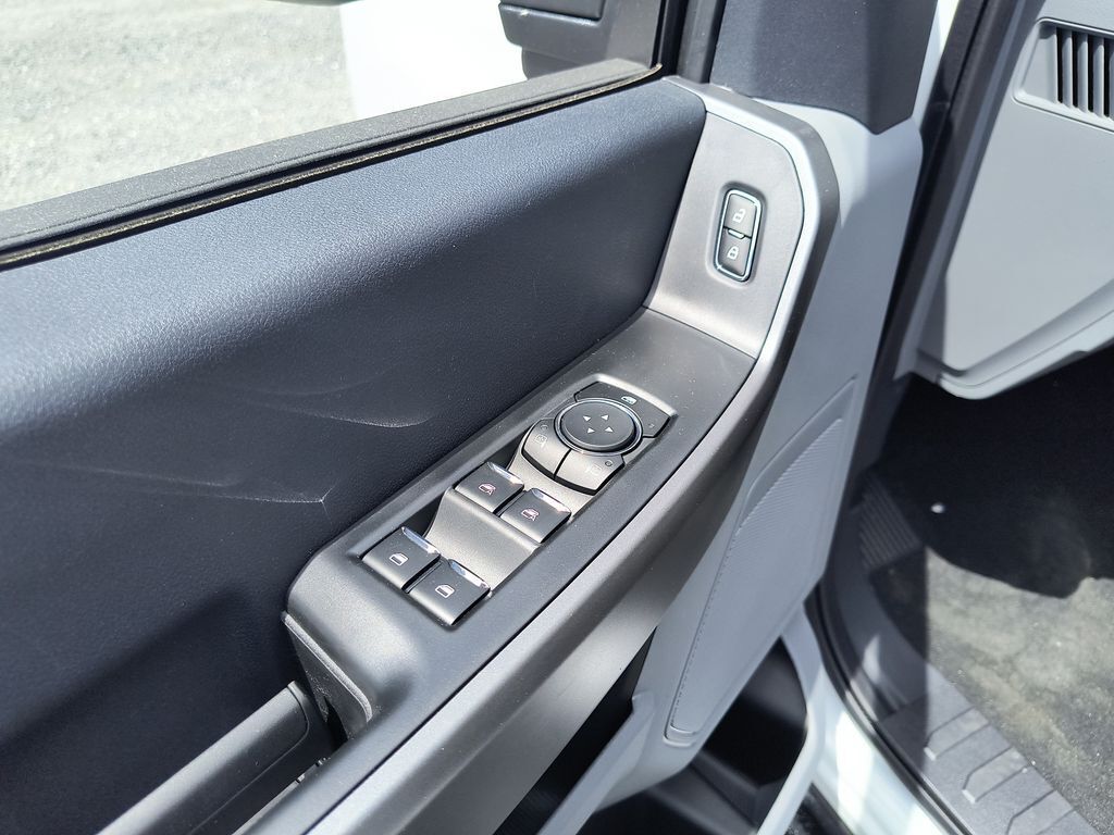 2025 Ford F-350 Super Duty XL