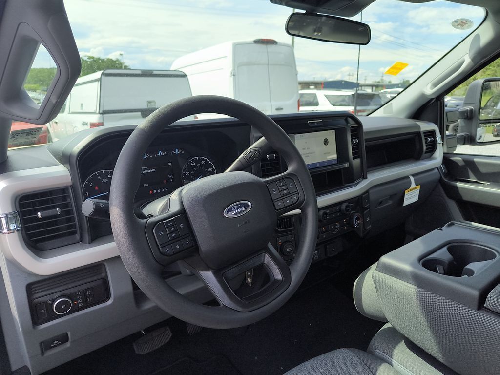 2025 Ford F-350 Super Duty XL
