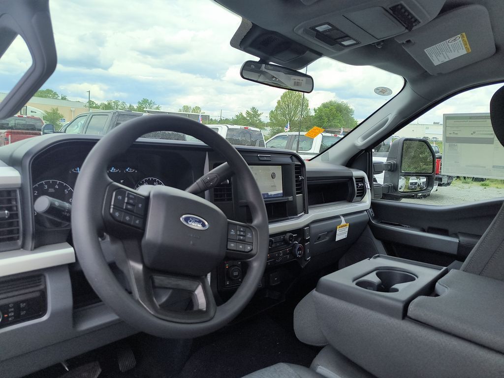 2025 Ford F-350 Super Duty XL