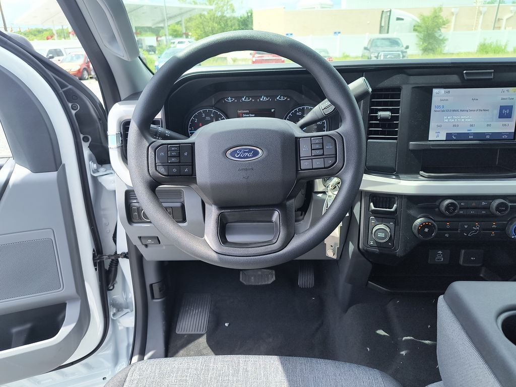 2025 Ford F-350 Super Duty XL