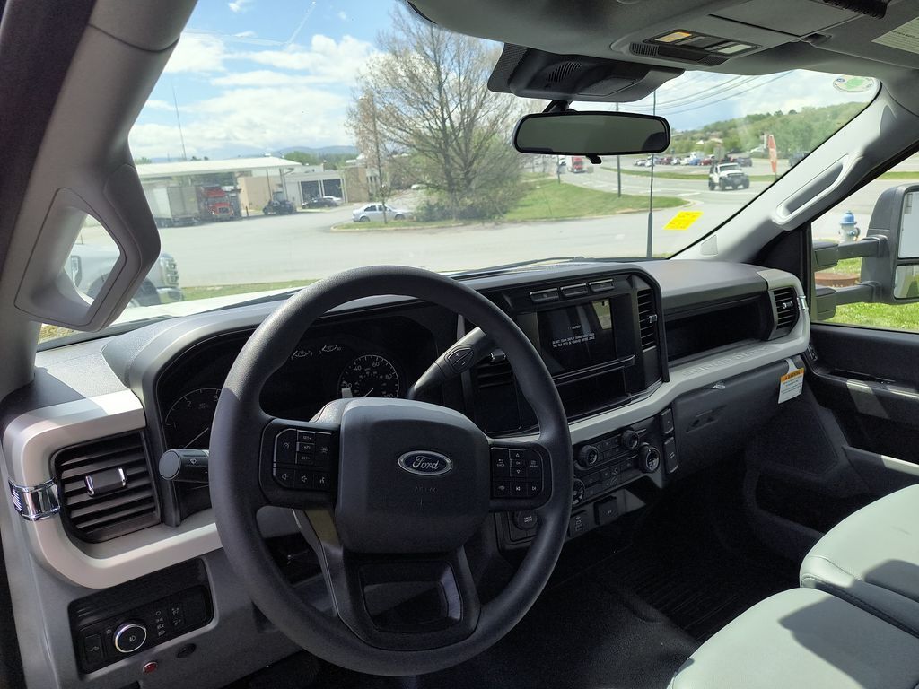 2023 Ford F-550 Super Duty 