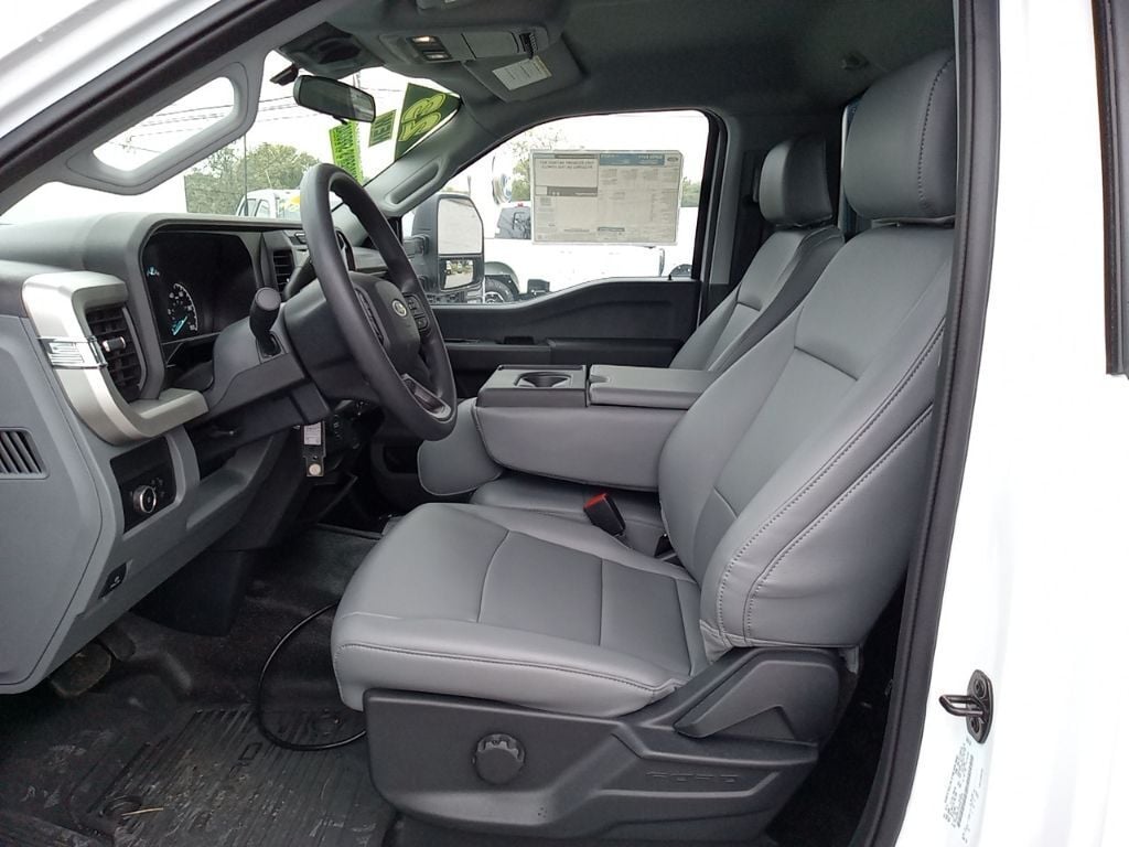 2023 Ford F-550 Super Duty 