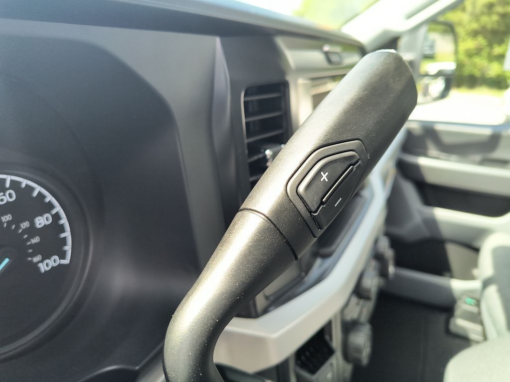 2025 Ford F-350 Super Duty XL