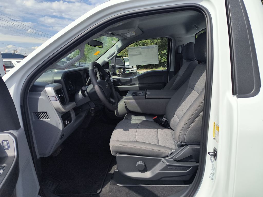 2025 Ford F-350 Super Duty XL