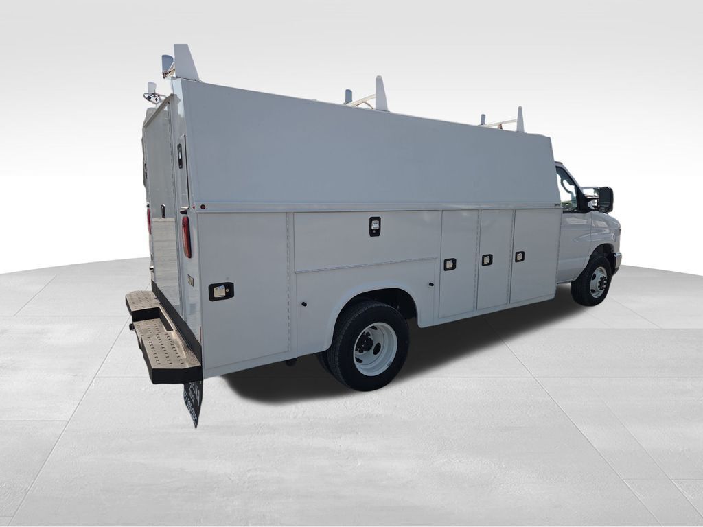 2024 Ford E-Series E-450 SD