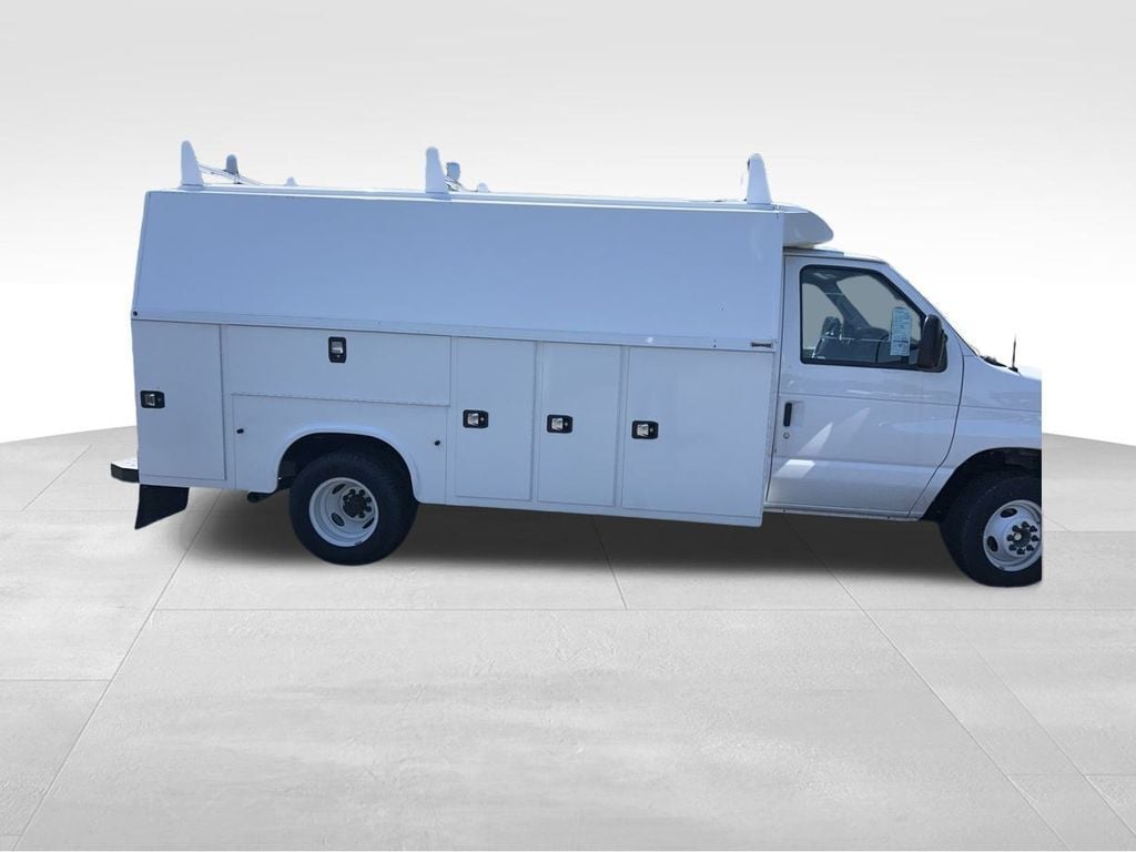 2024 Ford E-Series E-450 SD