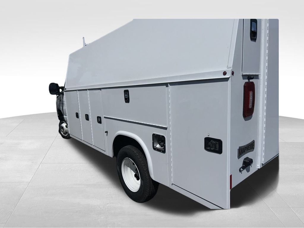 2024 Ford E-Series E-450 SD