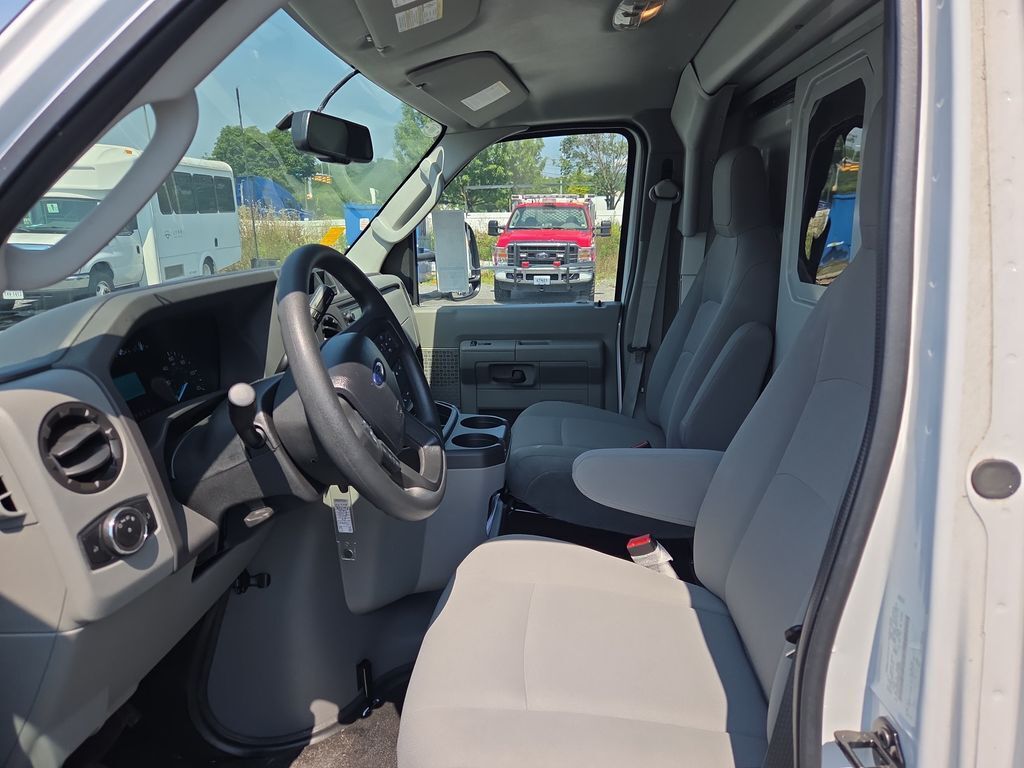 2024 Ford E-Series E-450 SD