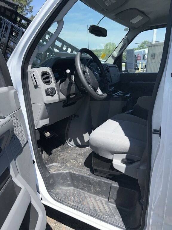 2024 Ford E-Series E-450 SD