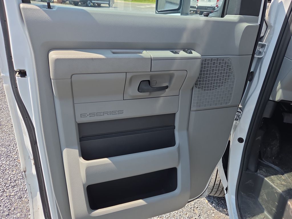 2024 Ford E-Series E-450 SD