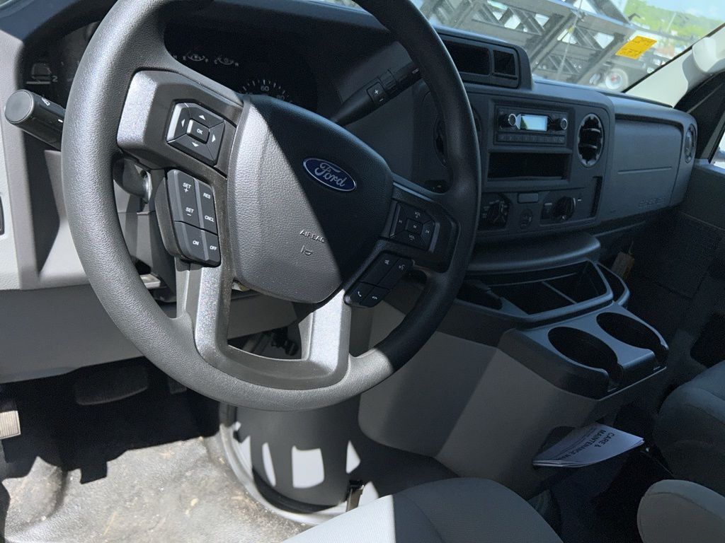2024 Ford E-Series E-450 SD