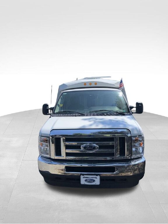 2024 Ford E-Series E-450 SD