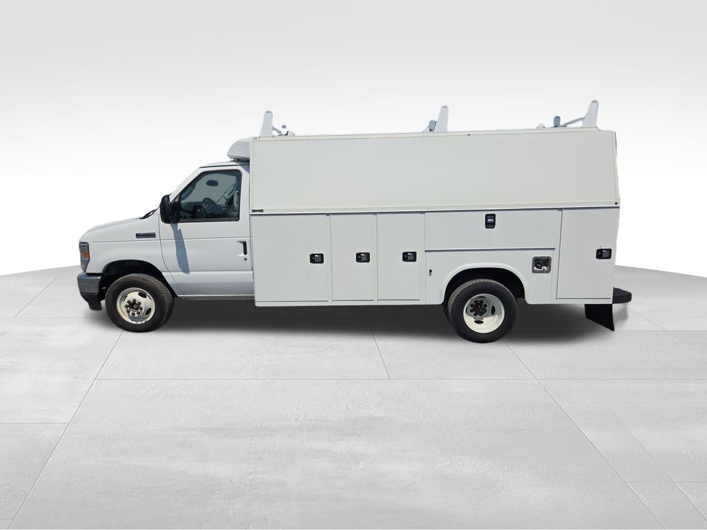 2024 Ford E-Series E-450 SD