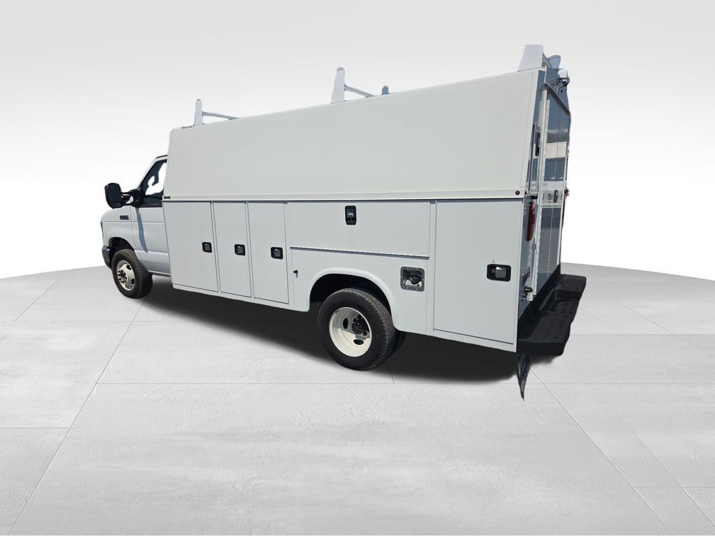 2024 Ford E-Series E-450 SD