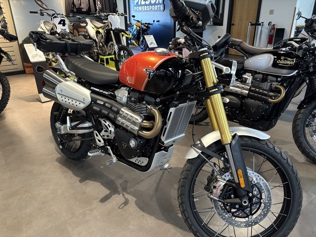 2024 Triumph Scrambler 1200 XE Baja Orange / Phantom Black