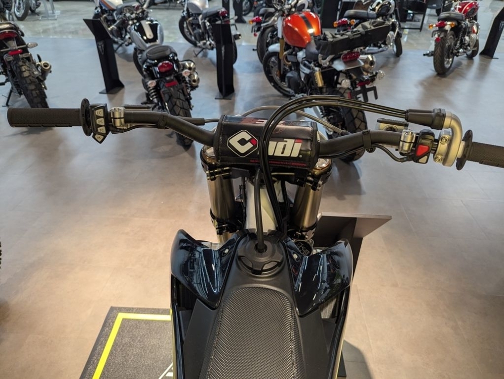 2025 Triumph TF 450-RC Edition Jet Black/Pure White